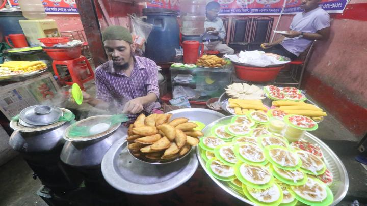 পিঠার ভ্রাম্যমান দোকান