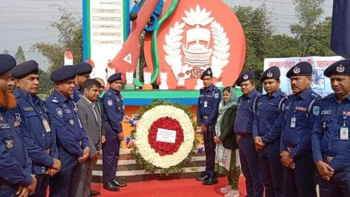 শিবপুরে সড়ক দুর্ঘটনায় নিহত ১০ পুলিশ সদস্যের প্রতি শ্রদ্ধা