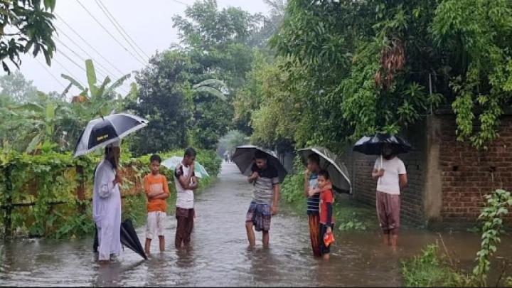 নোয়াখালীতে ঢুকছে ফেনীর মহুরী নদীর পানি